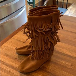 Minnetonka Three Tier Suede Fringe Boots size 8
